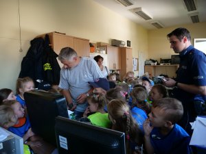 policja, ostroda, otwarte jednostki policji, kpp ostroda, policjanci, profilaktyka, dzieci, przedszkole, bezpieczenstwo, radiowoz, policjant, ruch drogowy