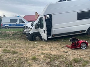 Policja, KPP Ostróda, miejsce zdarzenia drogowego, potrącenie trzyosobowej rodziny w miejscowości Małdyty