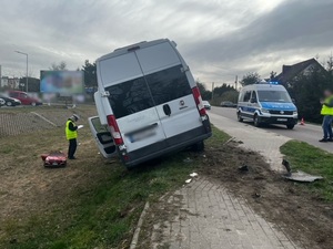 Policja, KPP Ostróda, miejsce zdarzenia drogowego, potrącenie trzyosobowej rodziny w miejscowości Małdyty