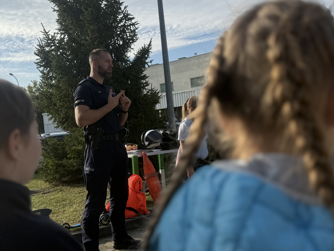 Uczniowie SP nr 1 w Ostródzie odwiedzili Komendę Powiatową Policji
