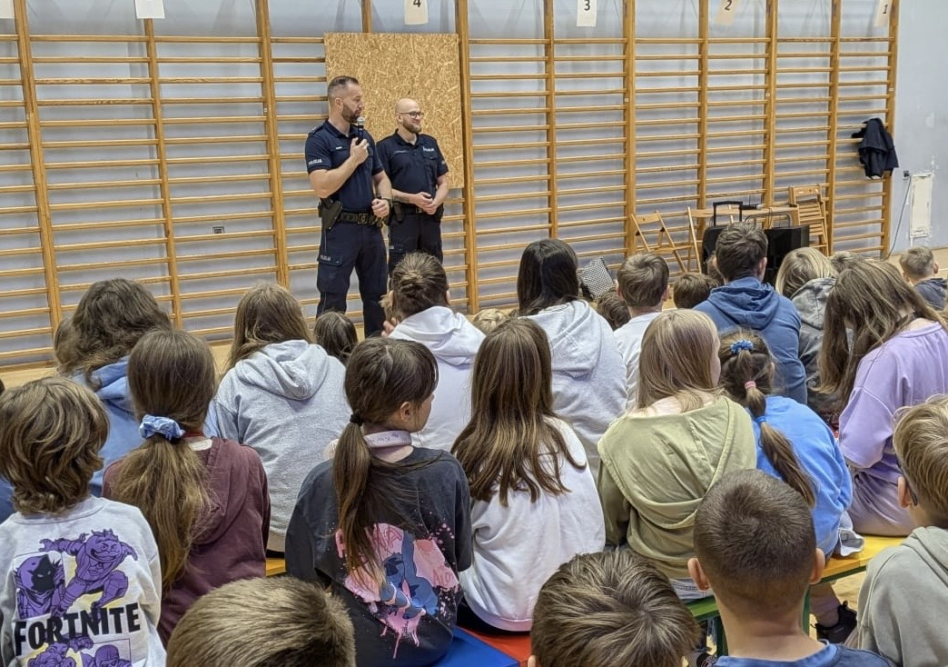 Spotkanie policjantów z uczniami Szkoły Podstawowej nr 4 w Ostródzie